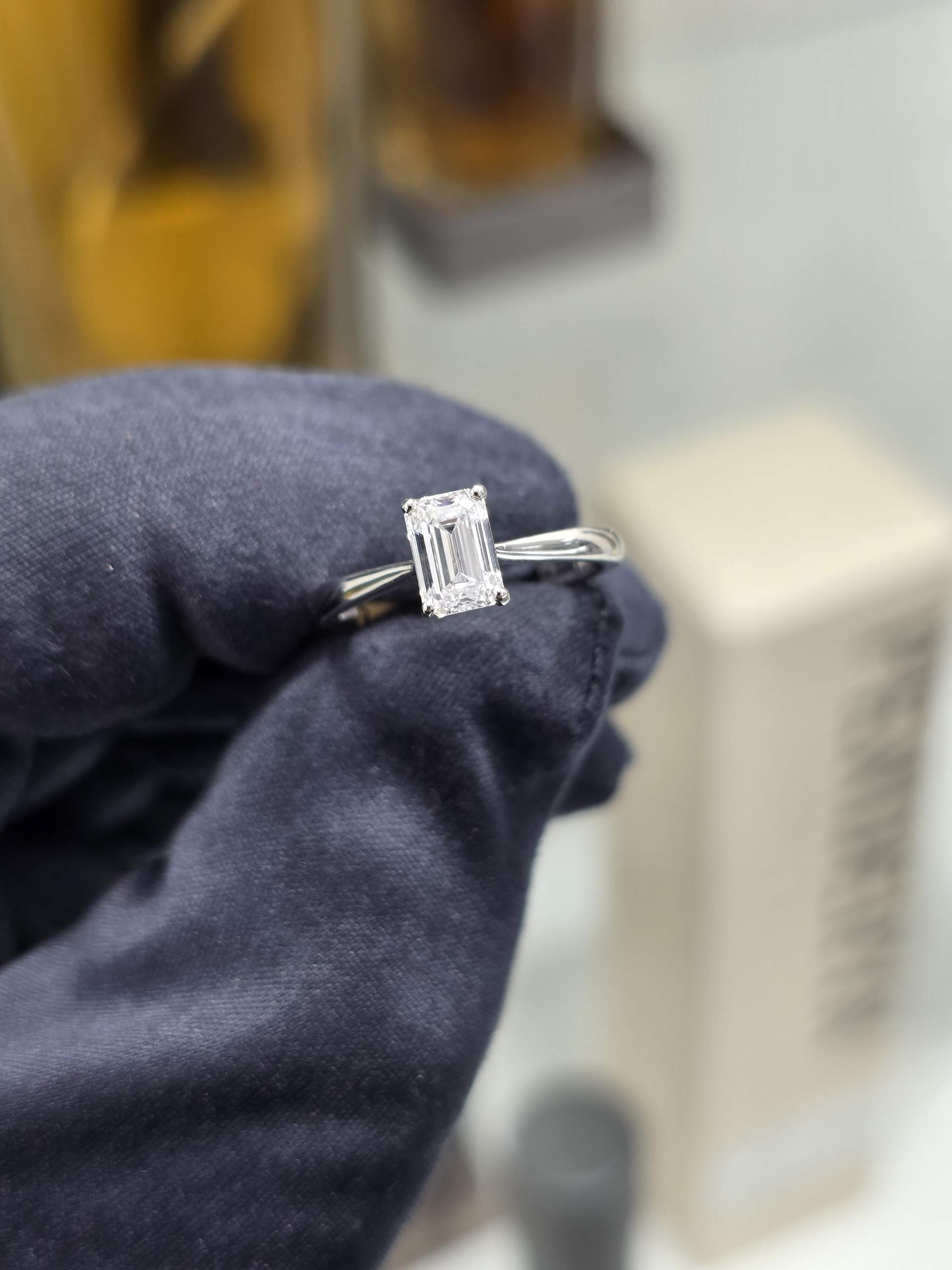 GIA-CERTIFICATED Natural Diamond Ring