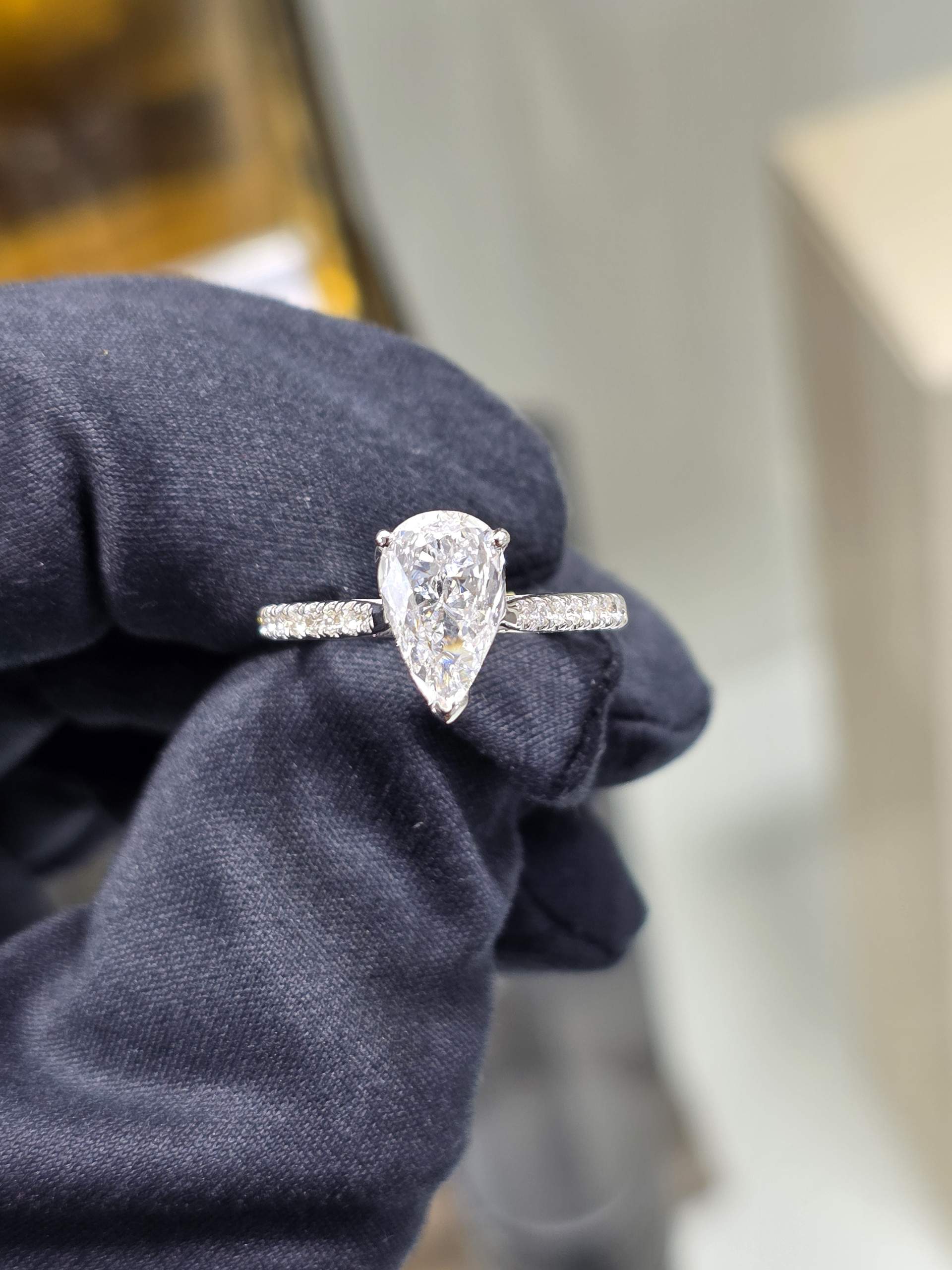 GIA-CERTIFICATED Natural Diamond Ring