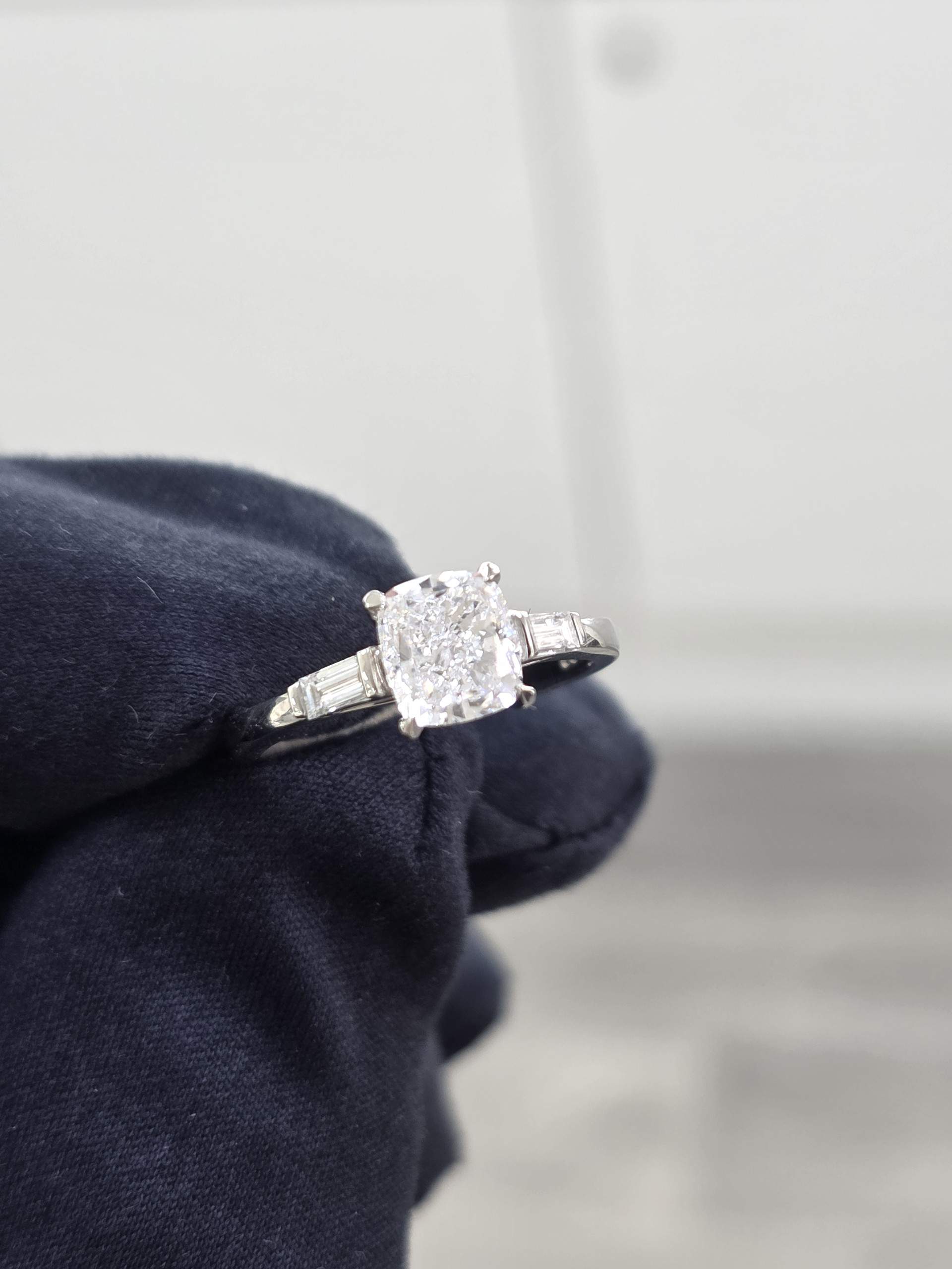GIA-CERTIFICATED Natural Diamond Ring