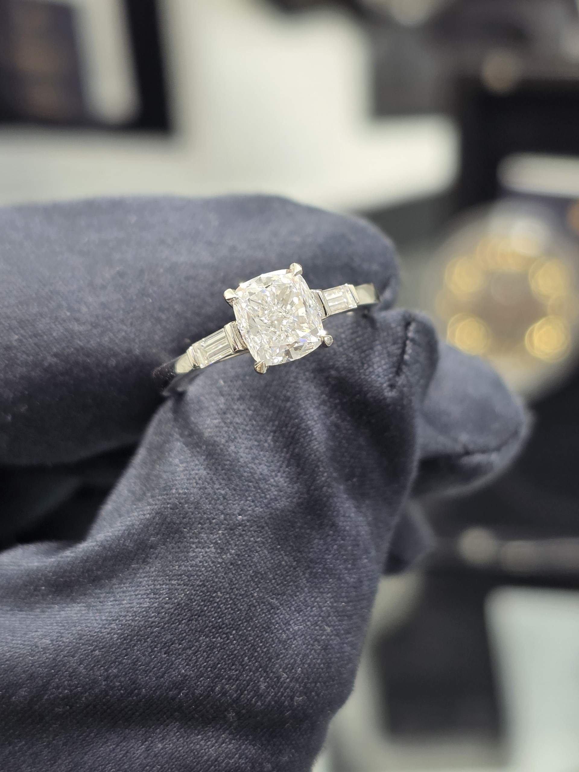 GIA-CERTIFICATED Natural Diamond Ring