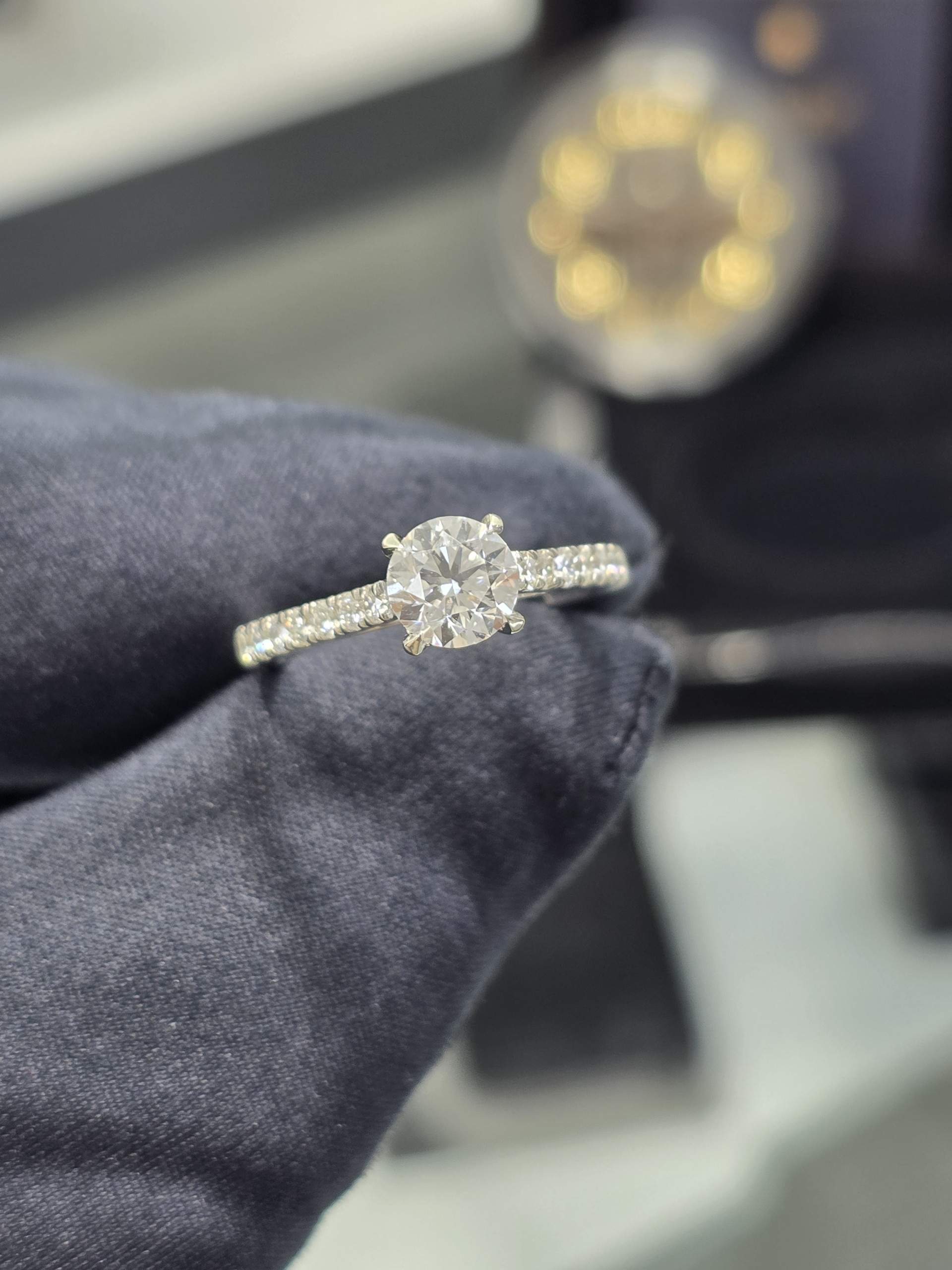 GIA-CERTIFICATED Natural Diamond Ring