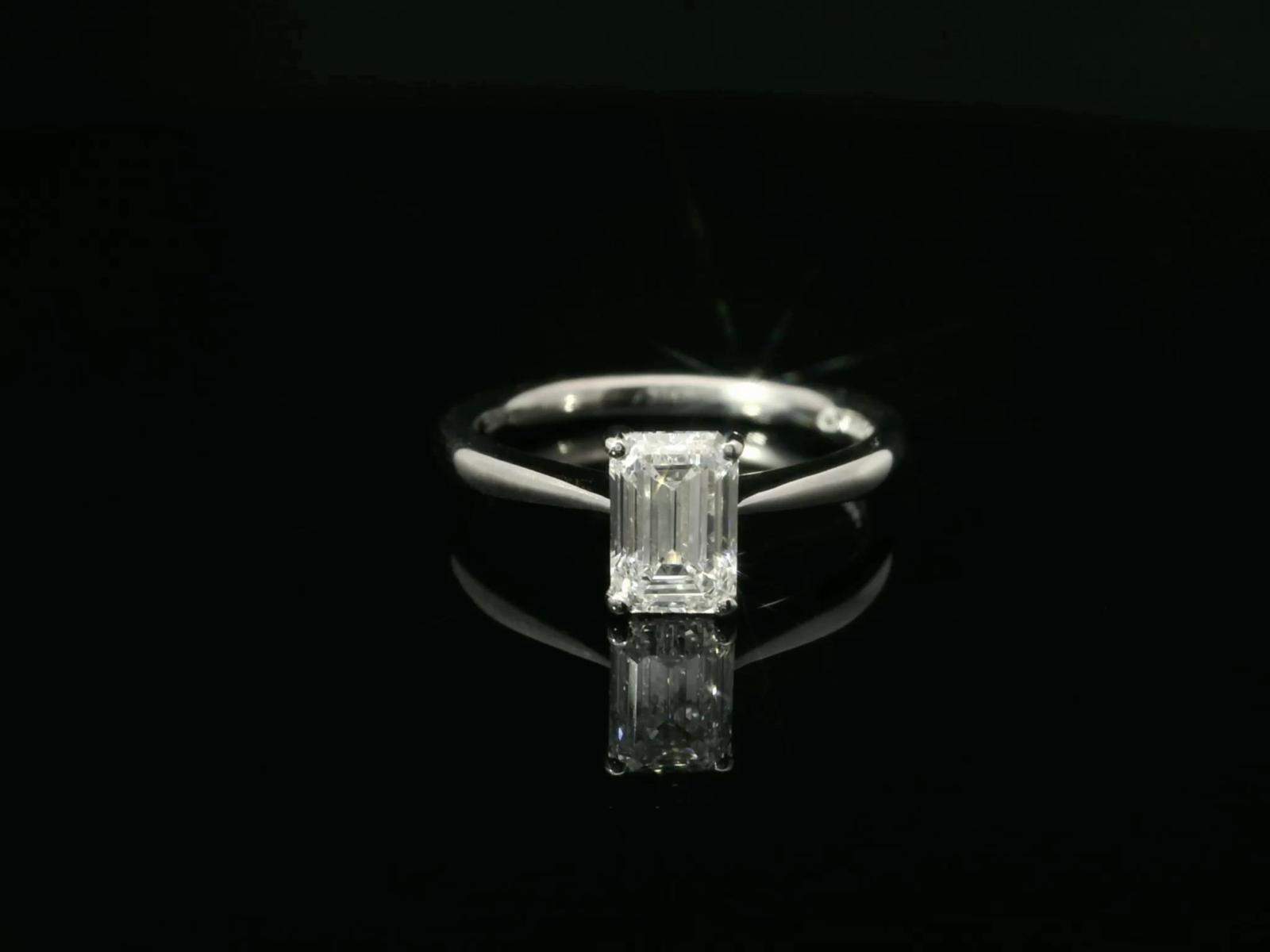 GIA-CERTIFICATED Natural Diamond Ring