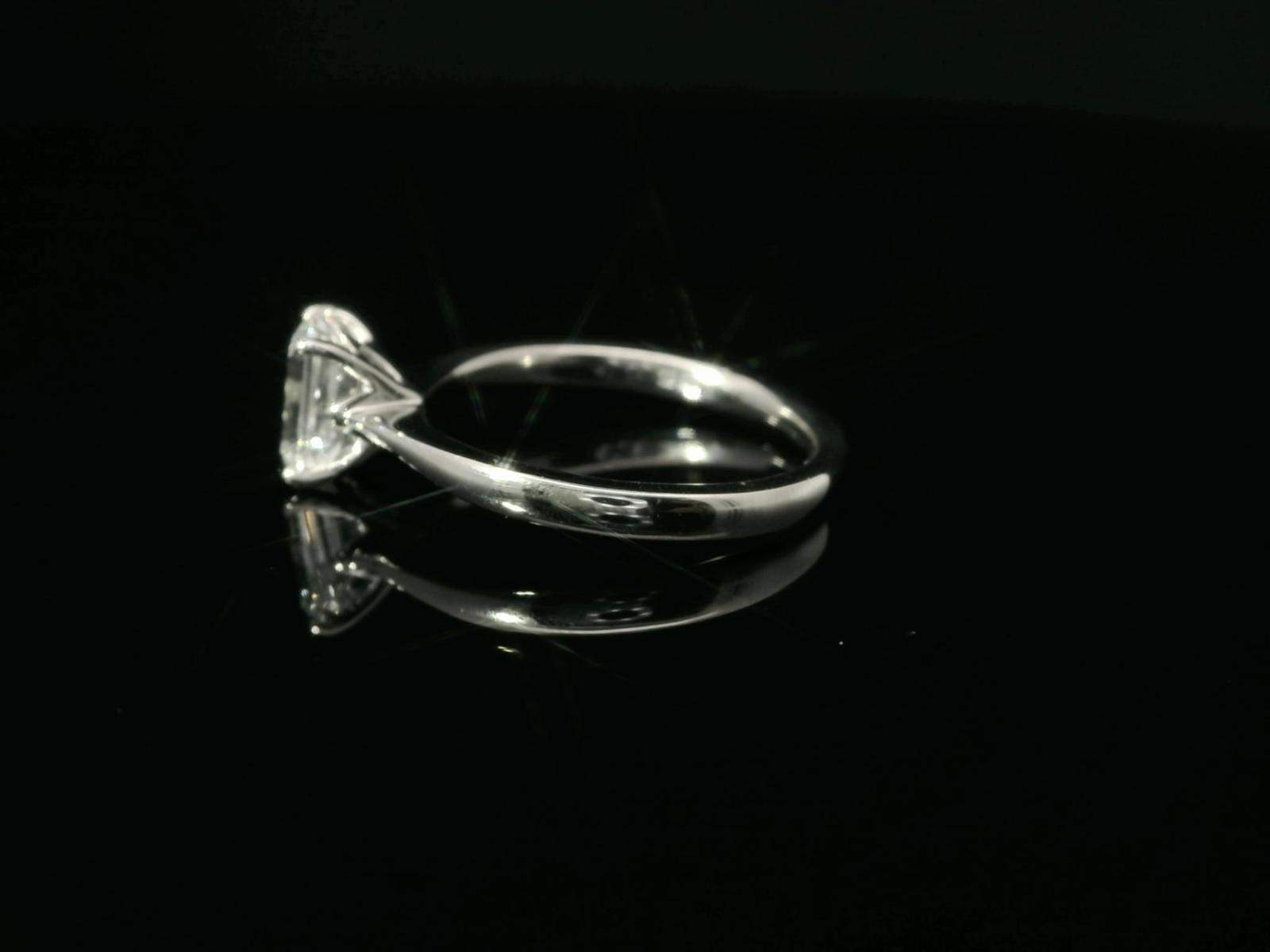 GIA-CERTIFICATED Natural Diamond Ring