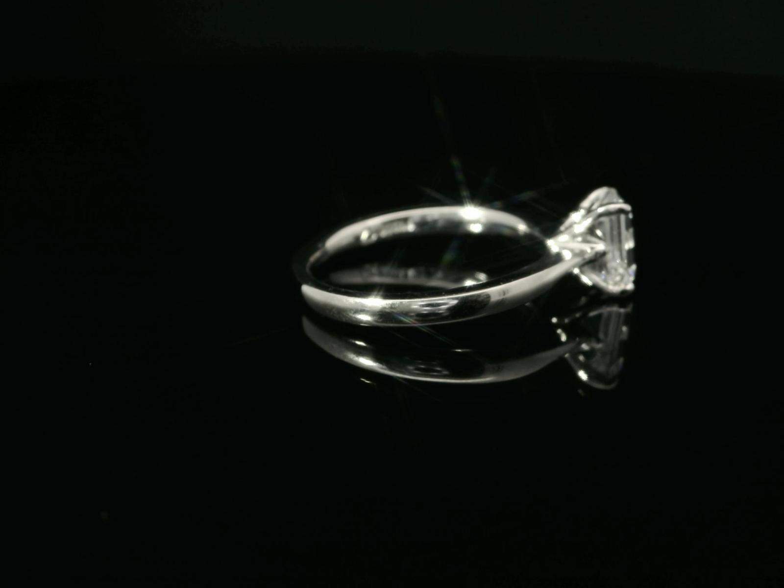 GIA-CERTIFICATED Natural Diamond Ring